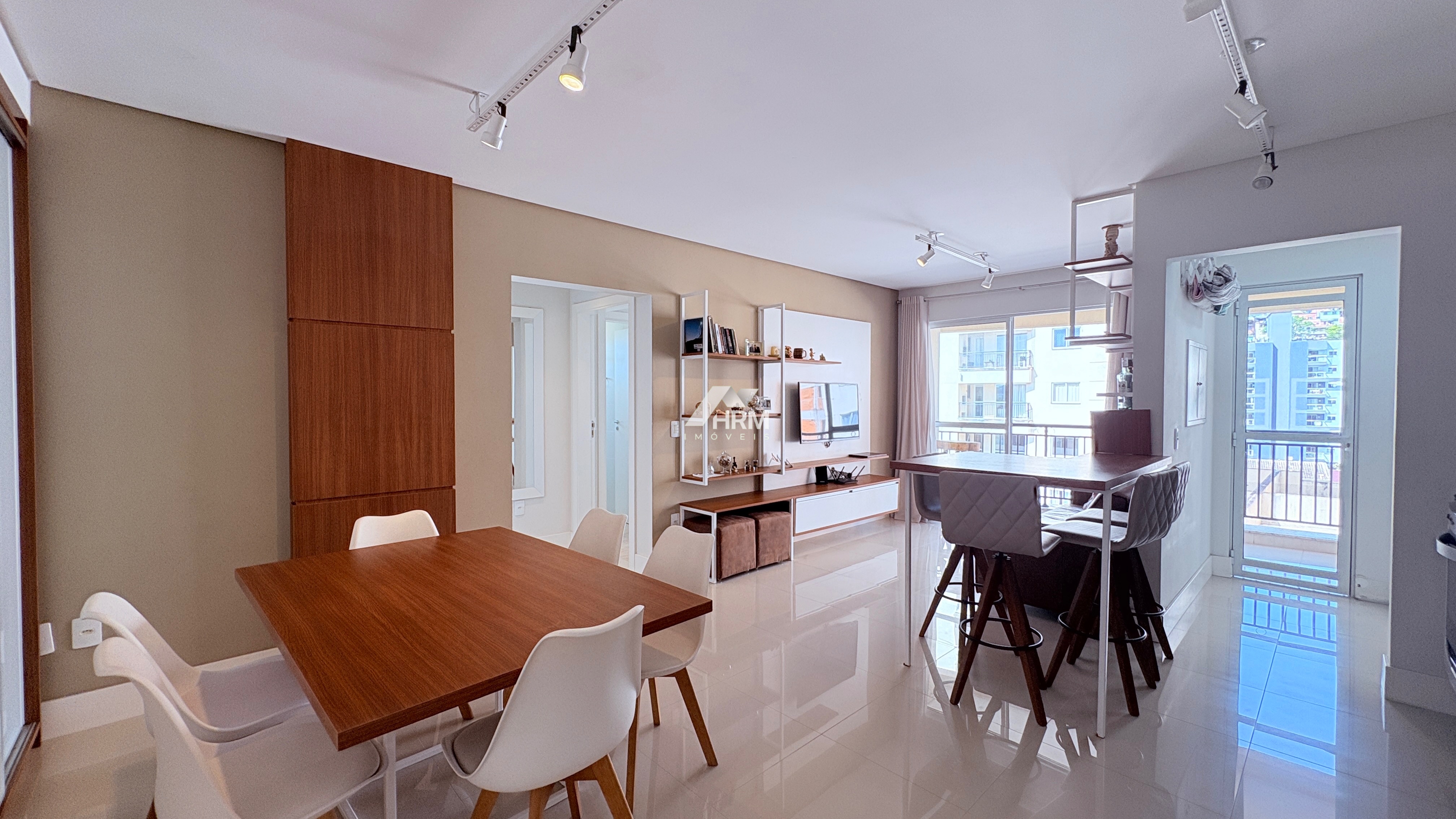 Apartamento mobiliado, 2 suítes, vaga privativa, lazer completo e apenas 5 min ate a praia de BC.