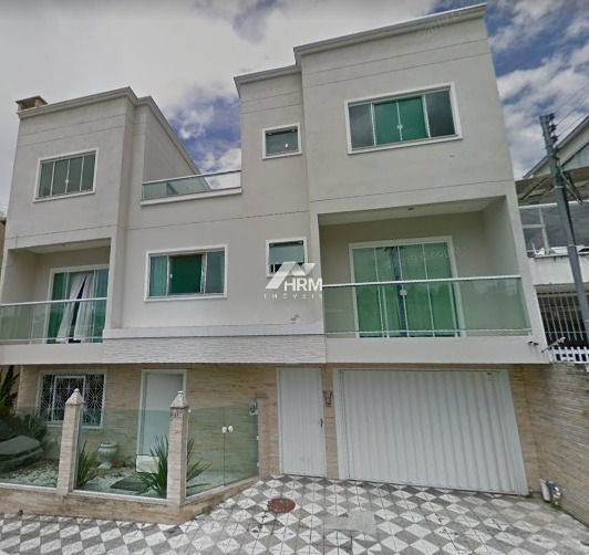 Casa com 05 Quartos e Piscina, Bairro das Nações, Balneário Camboriú