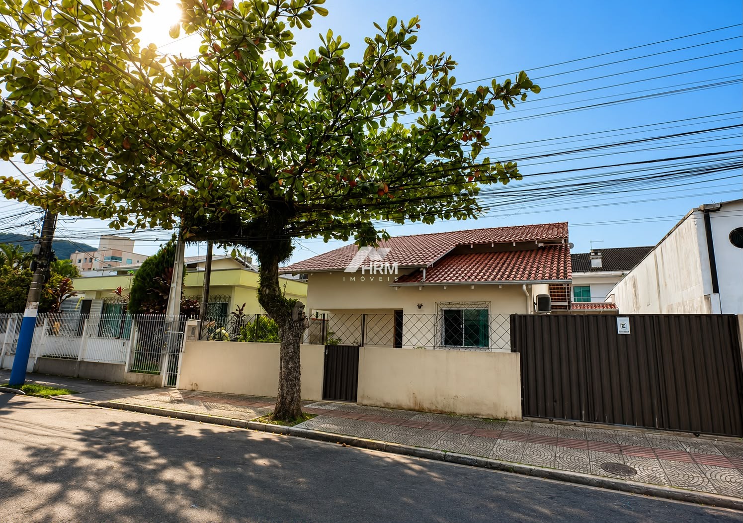 Casa Mobiliada, com Móveis Planejados e Jardim Privativo. Nações, Balneário Camboriú.