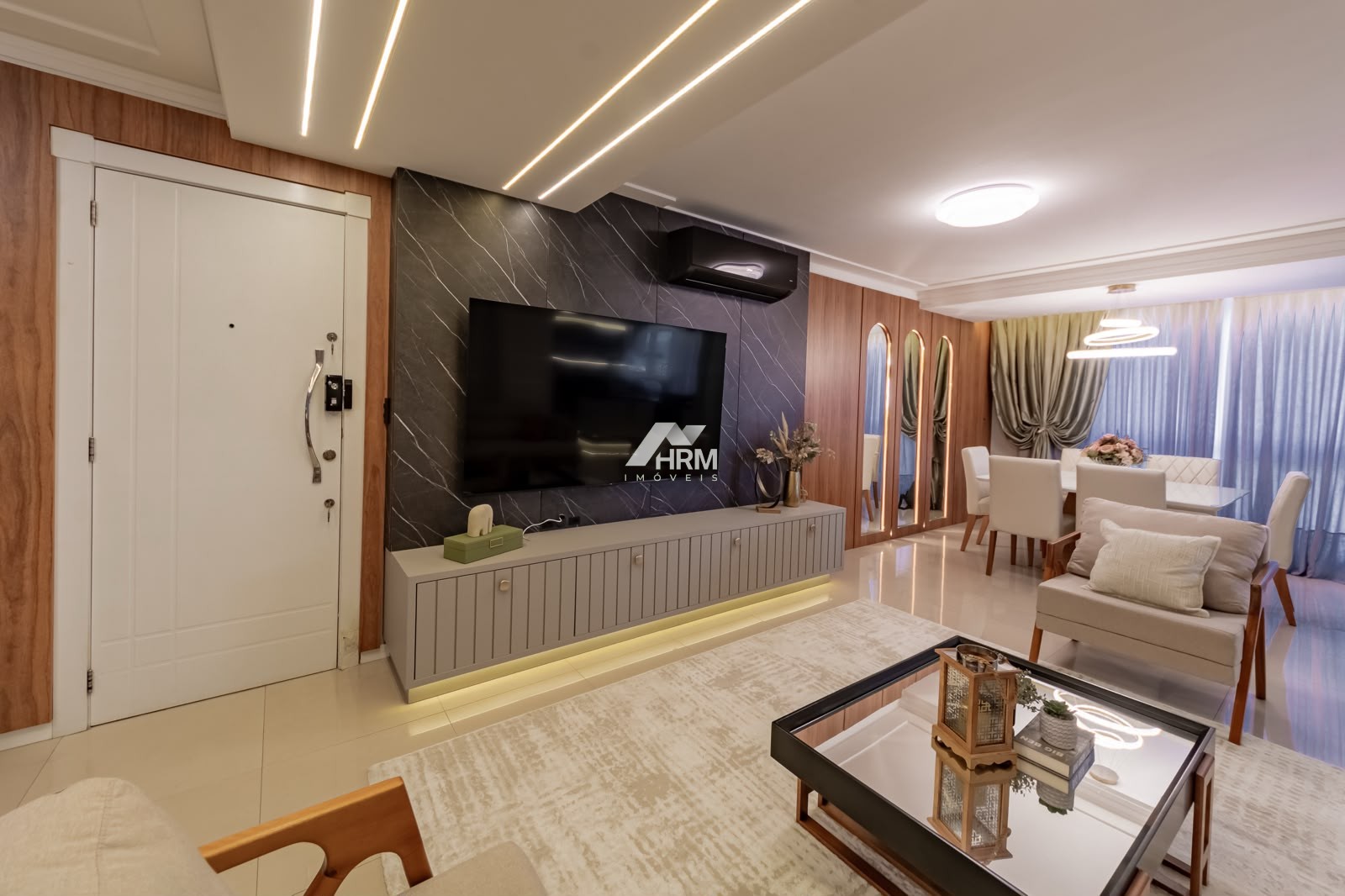 Apartamento de 03 suítes em Balneário Camboriú.