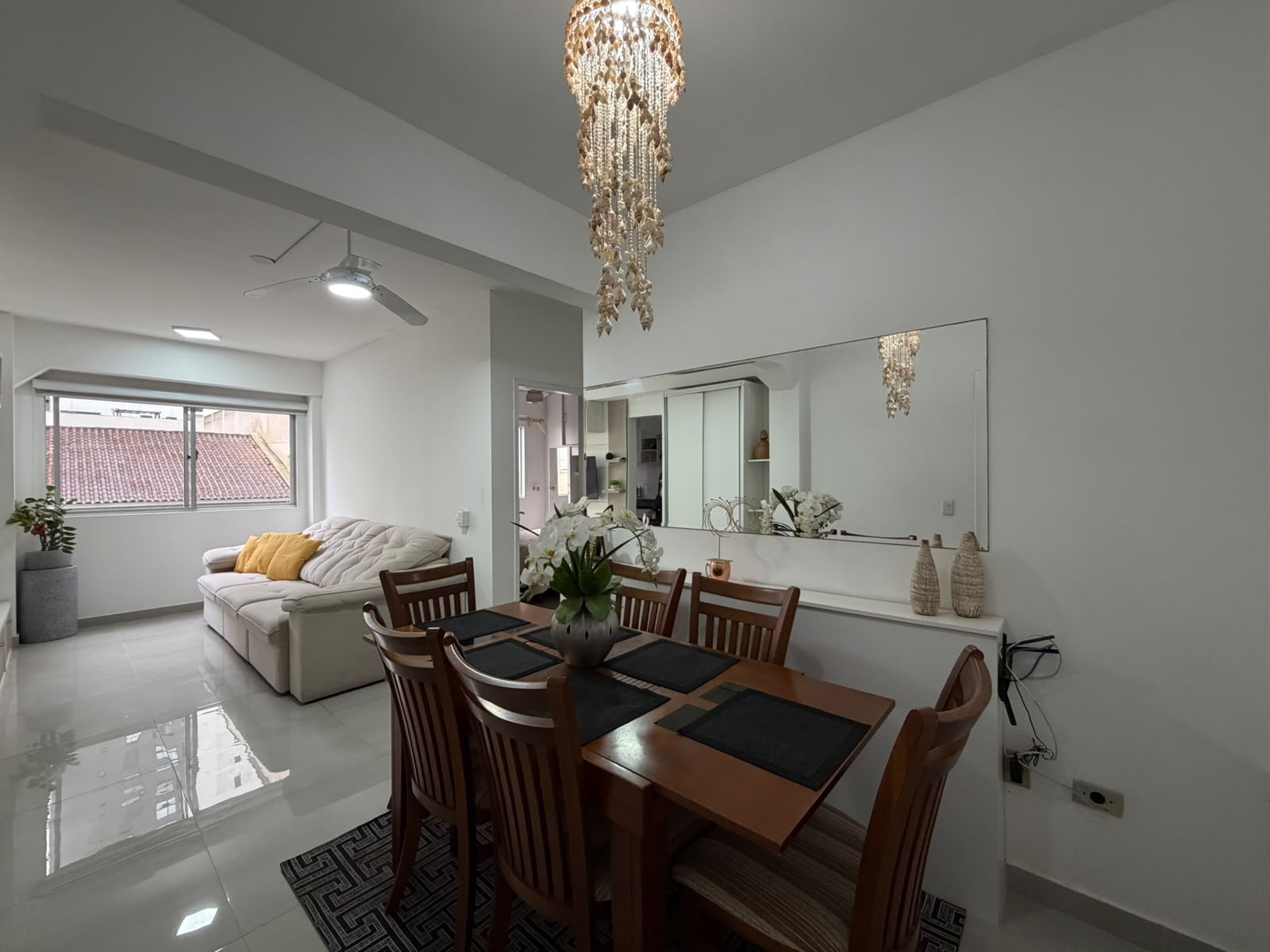 Apartamento com 02 quartos e 01 vaga privativa na Barra Sul de Balneário Camboriú.