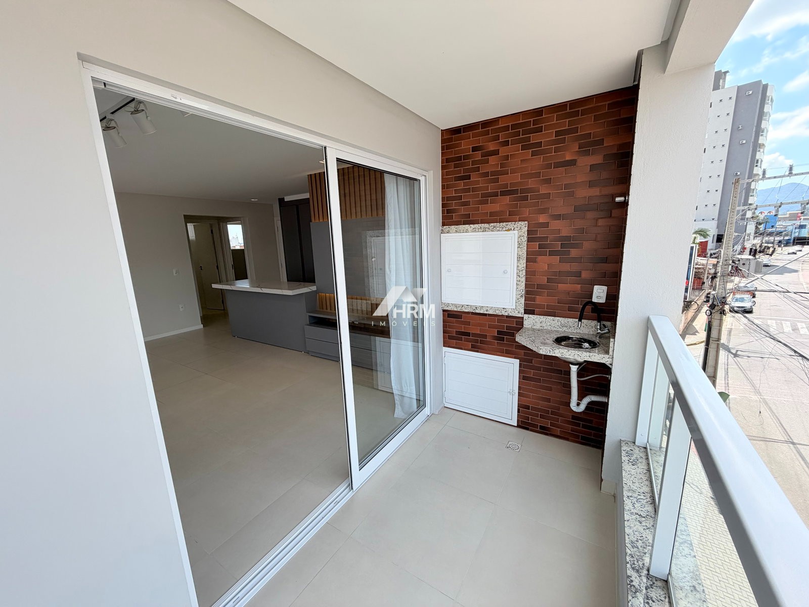 Apartamento com 02 quartos, sendo 01 suíte. Bairro Areias, Camboriú-SC.