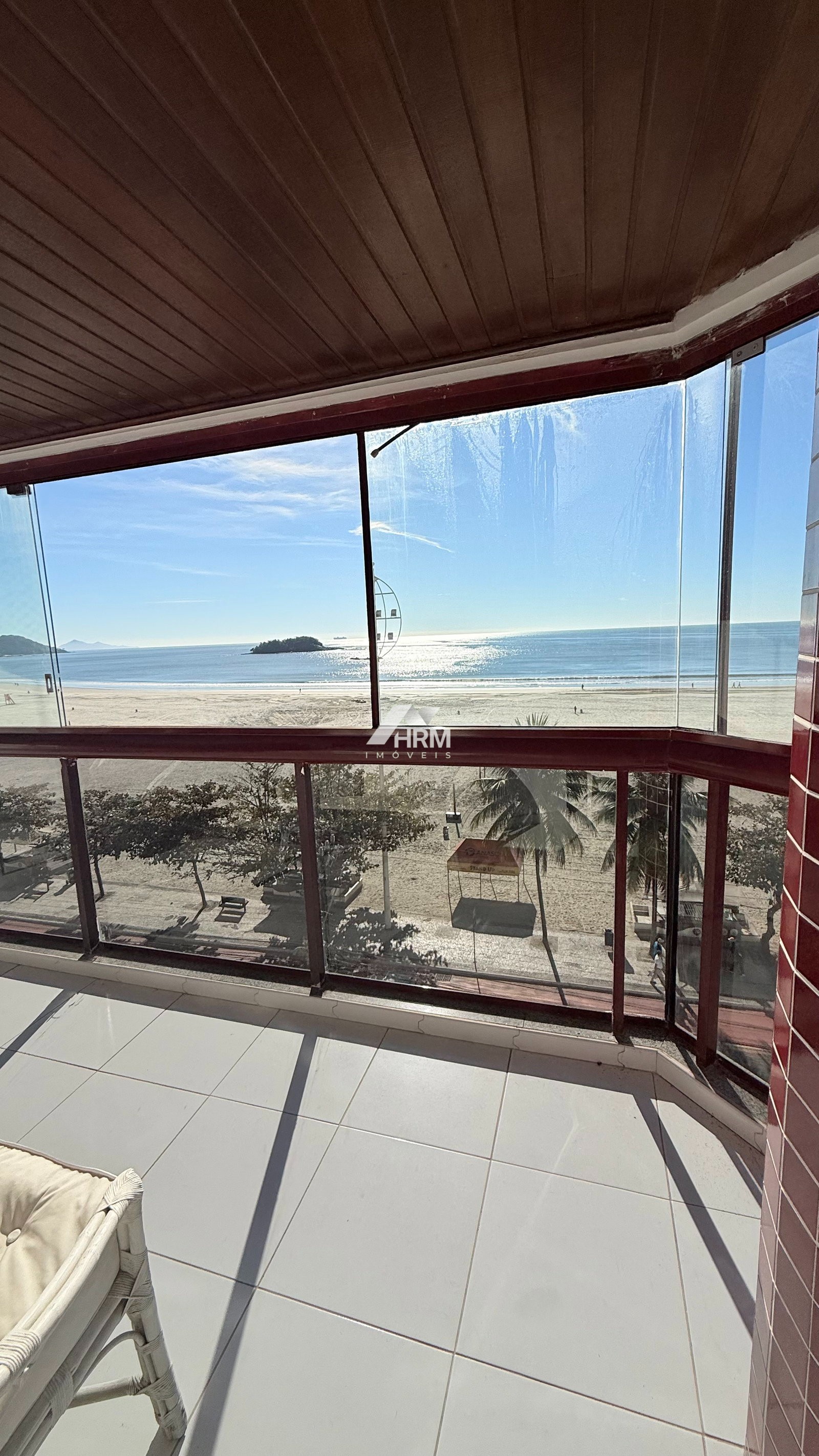 Apartamento de 03 suítes na Av. Atlântica, Centro, Balneário Camboriú.