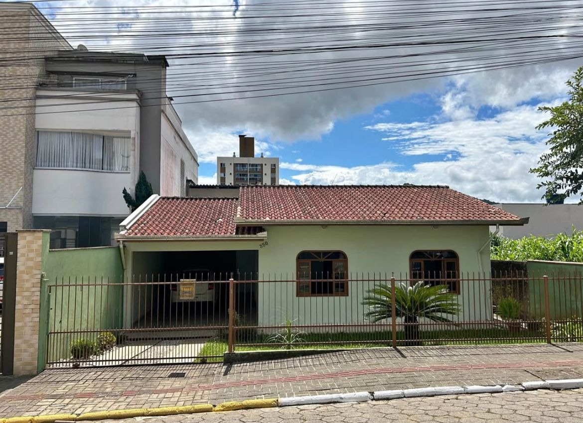 Casa com 3 quartos em Camboriú.
