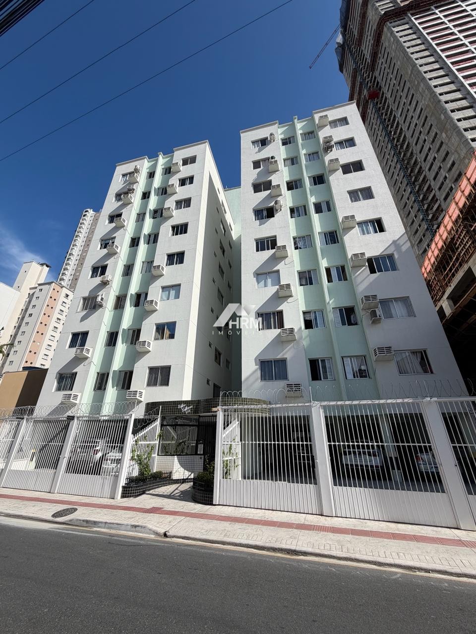 Apartamento 1 dormitório, mobiliado centro Balneário Camboriú. 