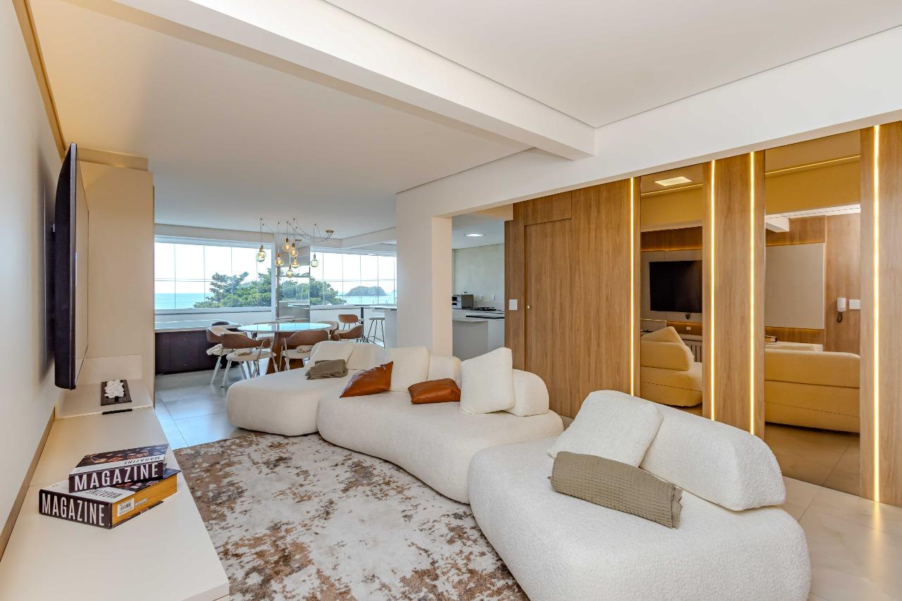 Apartamento frente mar com 4 suítes em Balneário Camboriú.