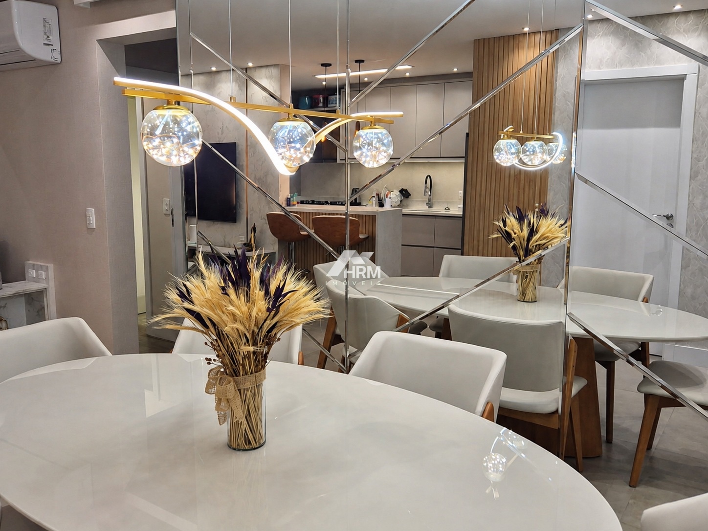 Apartamento Mobiliado com 3 Suítes e 2 Vagas em Itapema com Lazer Completo