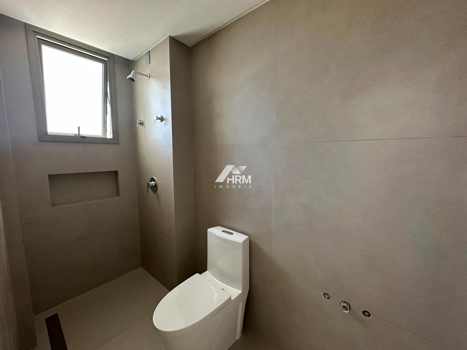 Apartamento com Varanda Gourmet e 03 Suítes. Centro, Itajaí-SC.