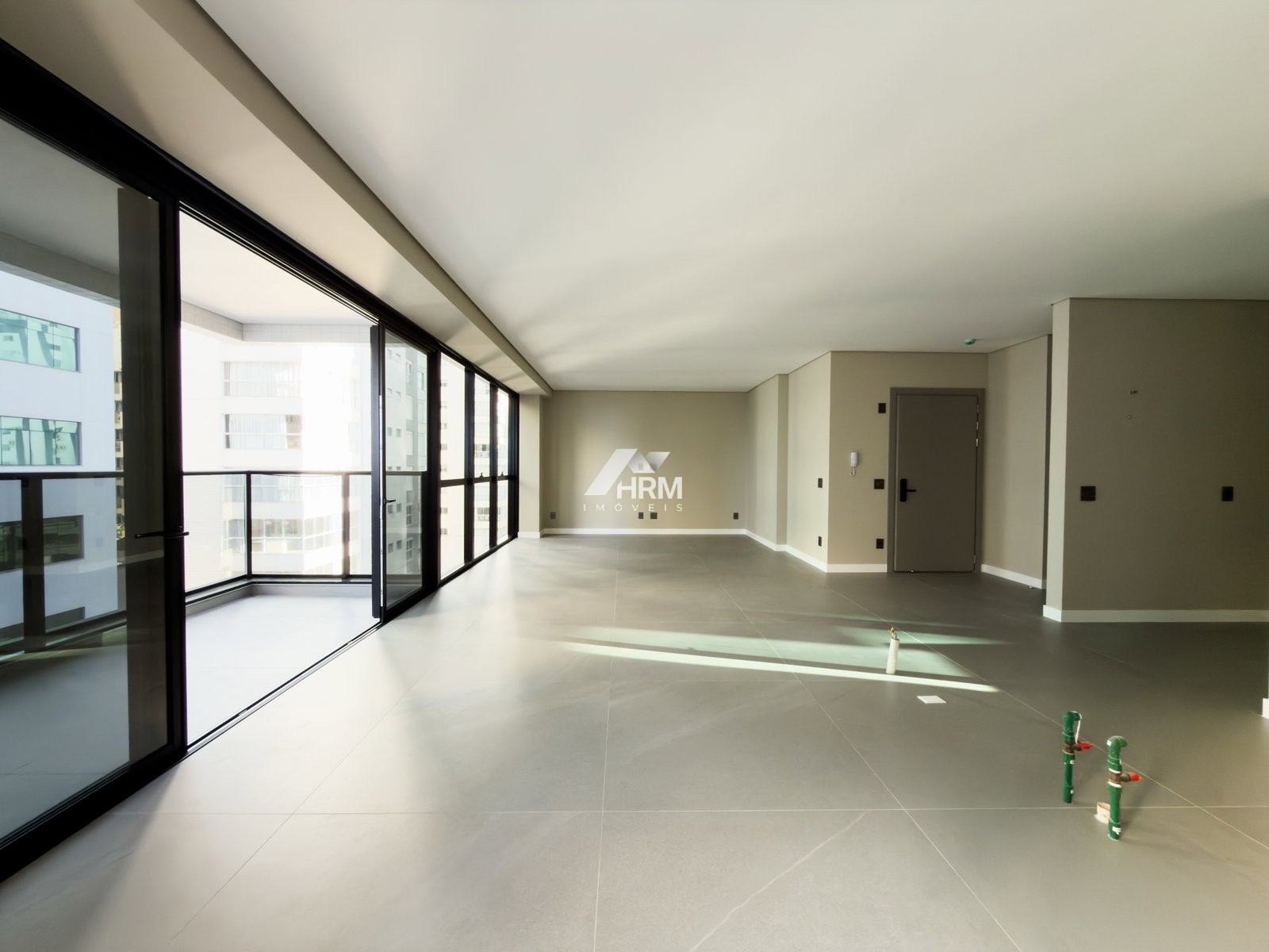 Apartamento Quadra Mar - Diferenciado. Centro, Balneário Camboriú.
