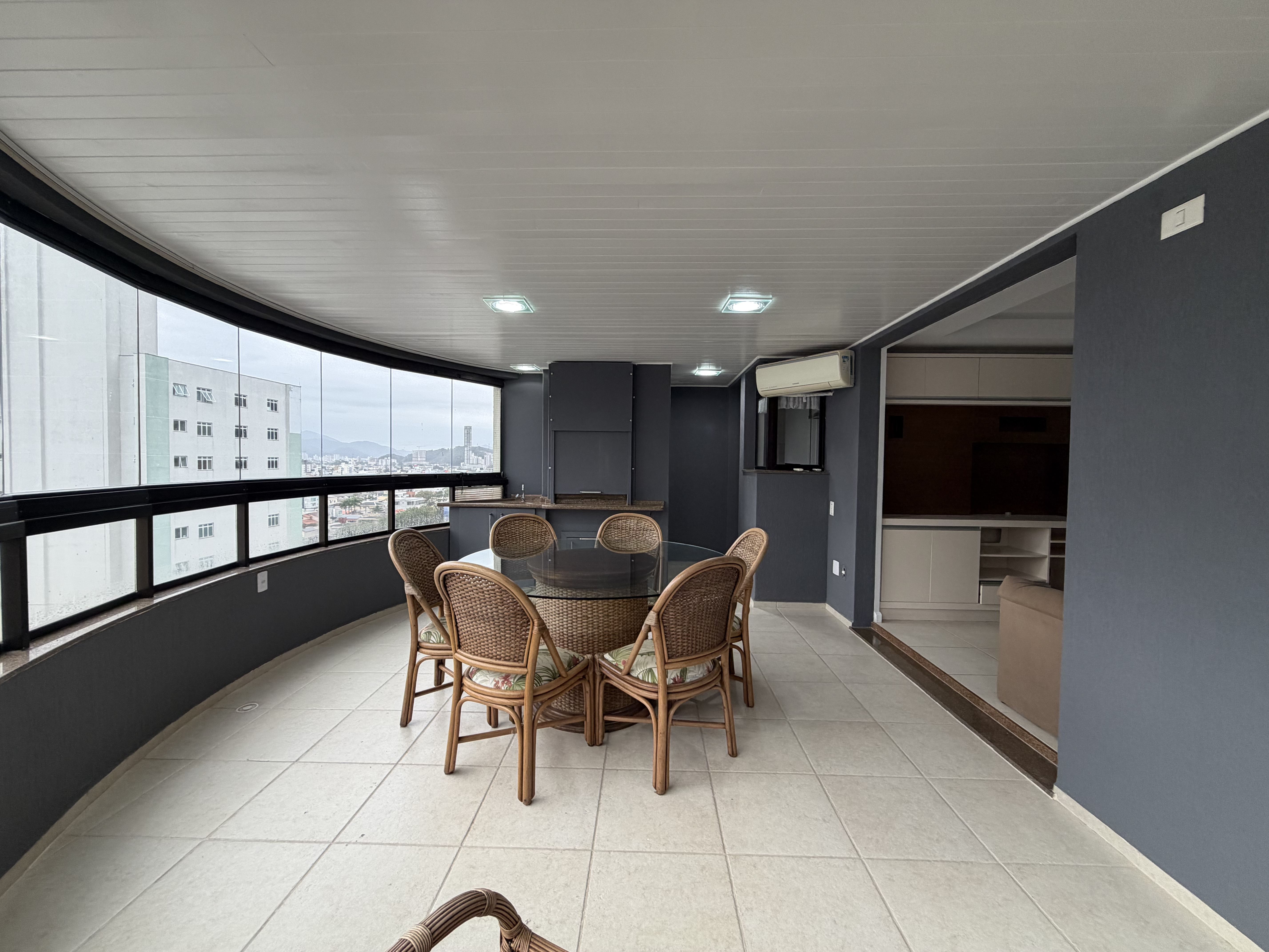 Apartamento à venda com 3 quartos no Edifício Sethi — Centro de Balneário Camboriú