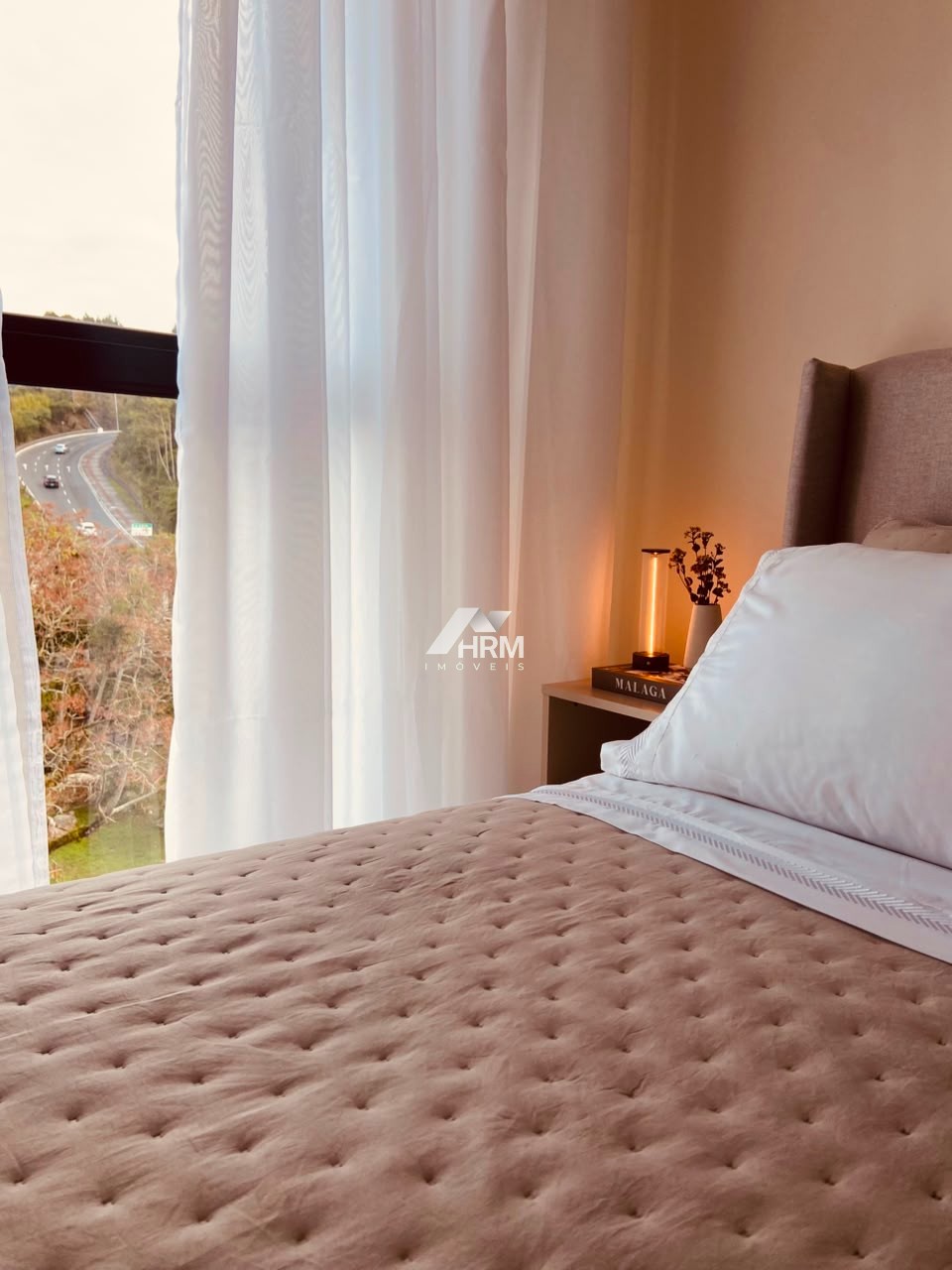 Apartamento com 02 quartos no bairro das nações, Balneário Camboriú.