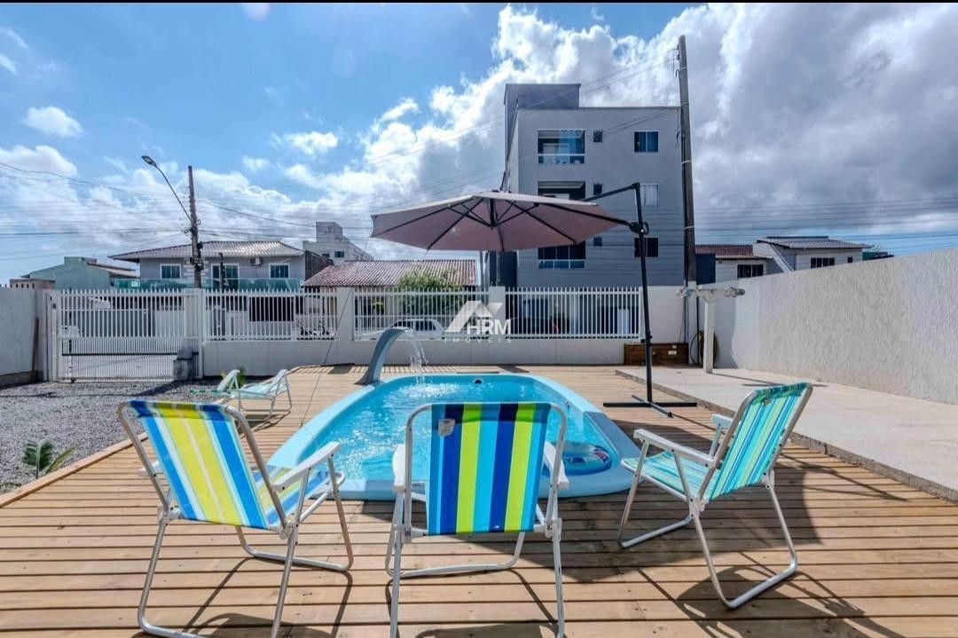 Casa Mobiliada, Com Piscina. Bairro Cedros, Camboriú.