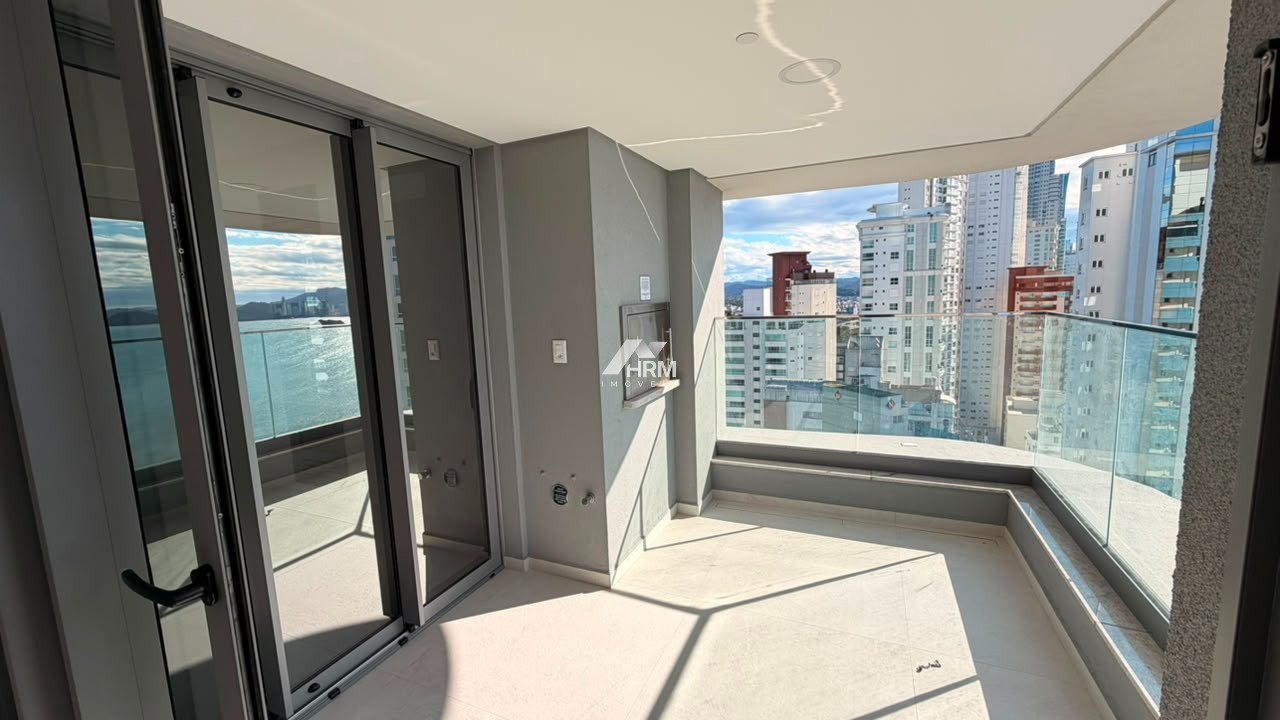 Apartamento com 04 suítes, Centro, Balneário Camboriú-SC.