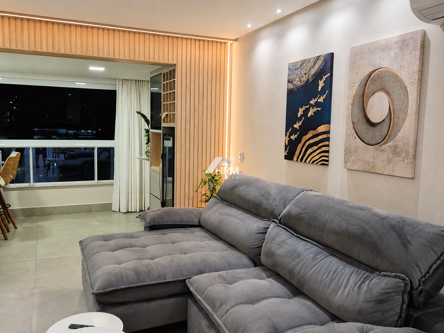 Apartamento Mobiliado com 3 Suítes e 2 Vagas em Itapema com Lazer Completo