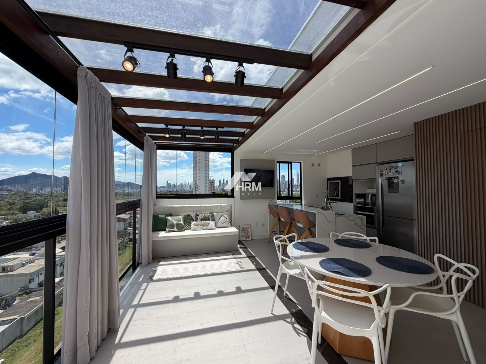 COBERTURA DUPLEX MOBILIADA | SÃO FRANCISCO – CAMBORIÚ