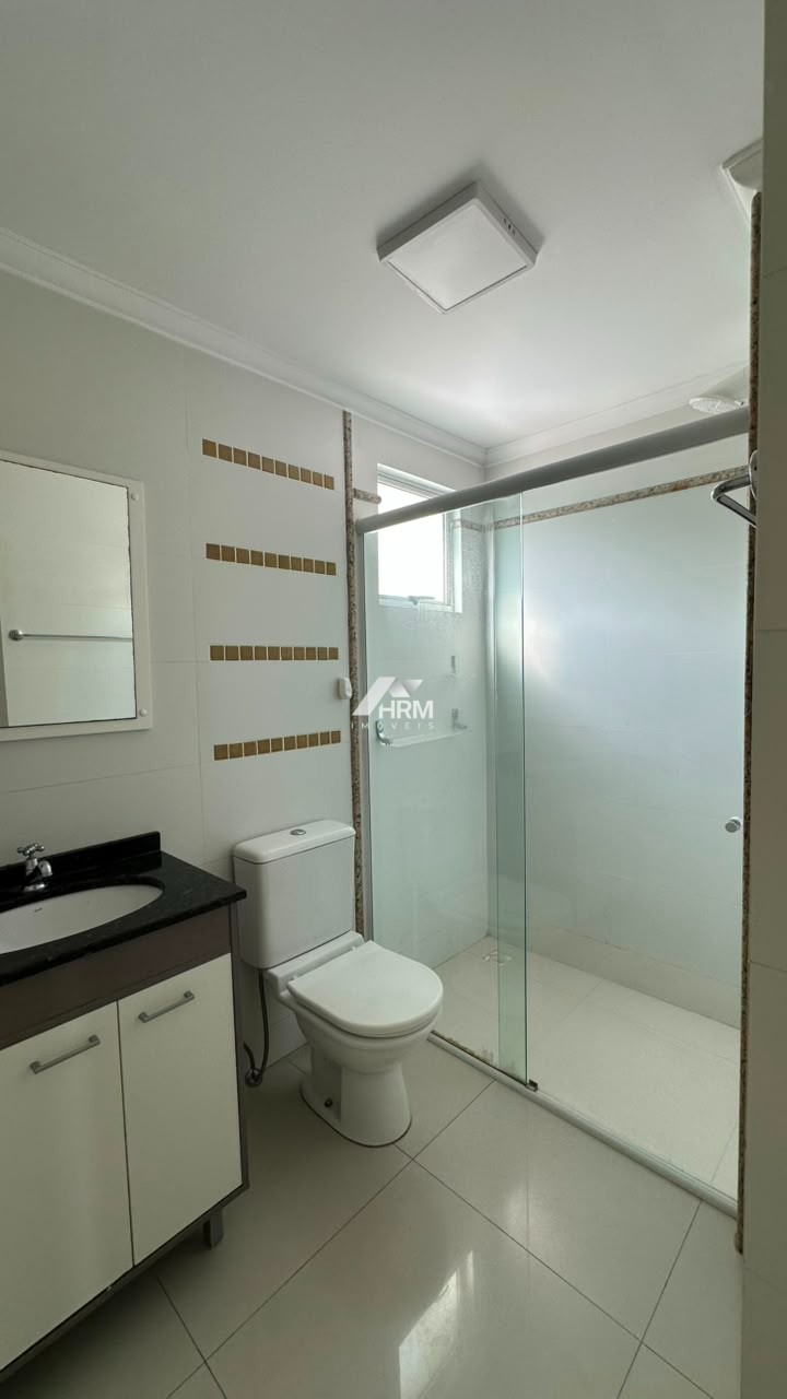 Apartamento de 03 quartos, sendo uma suíte. Centro, Bal. Camboriú.