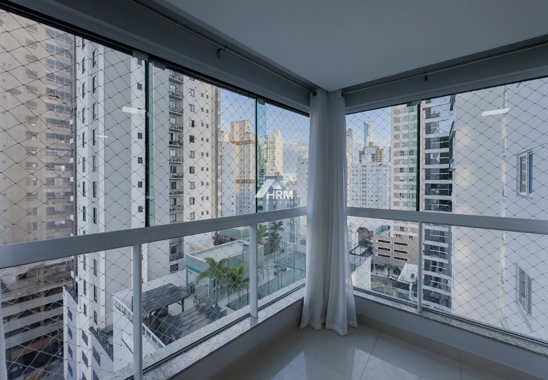 Apartamento com 04 suítes e 05 banheiros. Pioneiros, Balneário Camboriú.