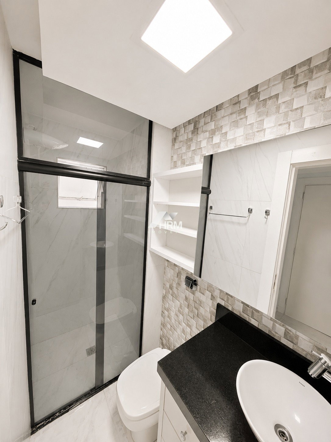 Apartamento de 2 quartos, sendo 1 suíte. Centro, Balneário Camboriú.