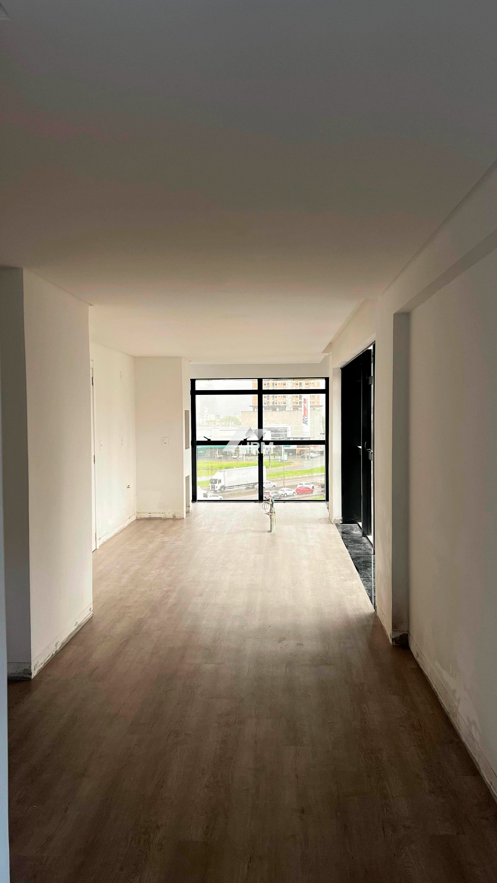 Apartamento com Vista Panorâmica e 03 Suítes em Meia Praia, Itapema-SC.