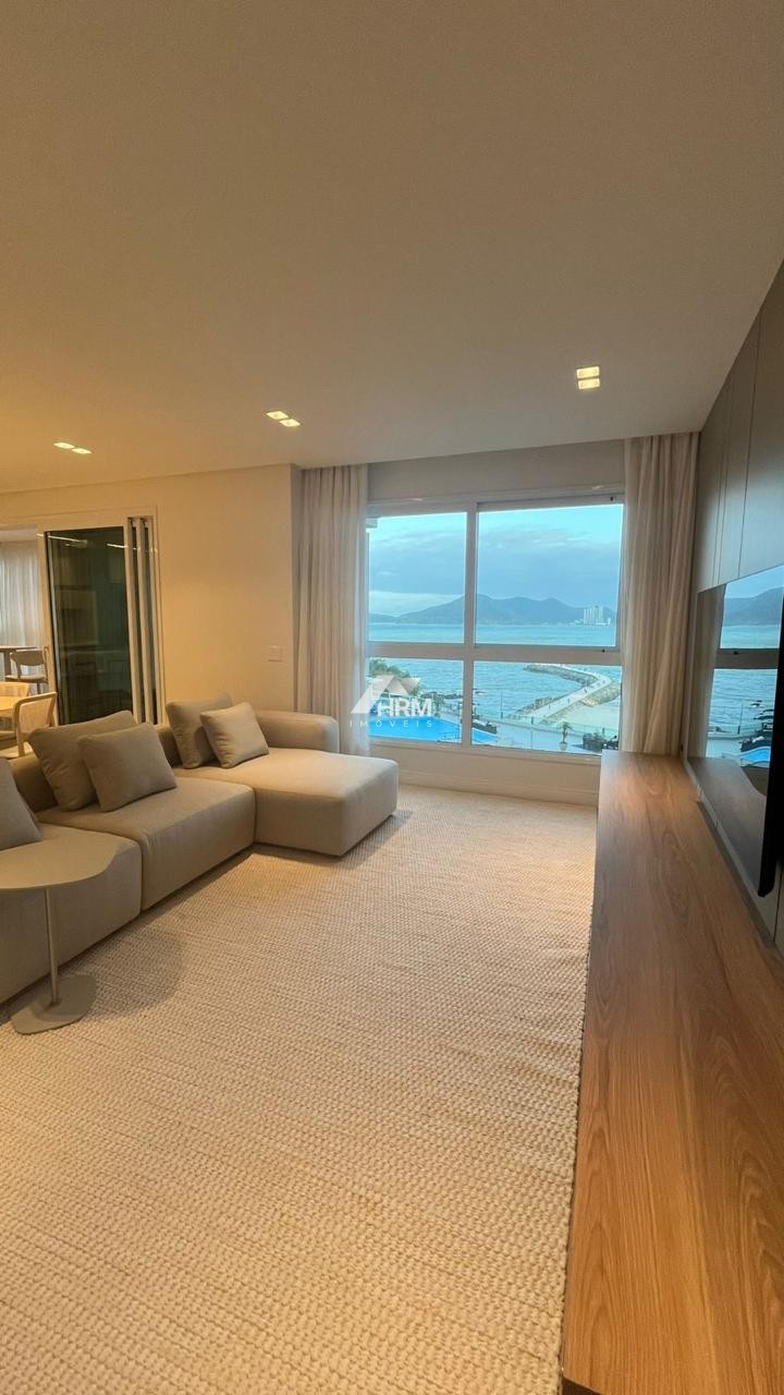 Apartamento Vista Mar Com 04 Suítes, Bairro dos Pioneiros em Balneário Camboriú.