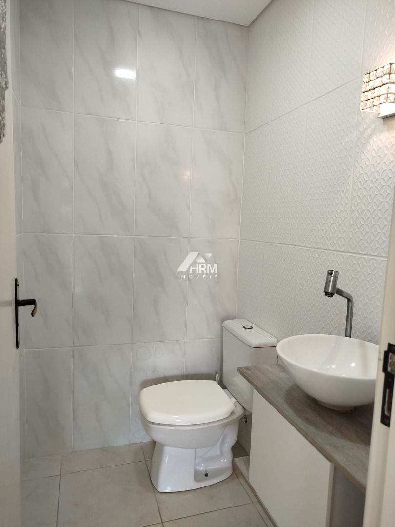 Casa em Balneário Camboriú, bairro Ariribá - 3 dorm (1 suíte), 2 vagas, 112m2 de área privativa.