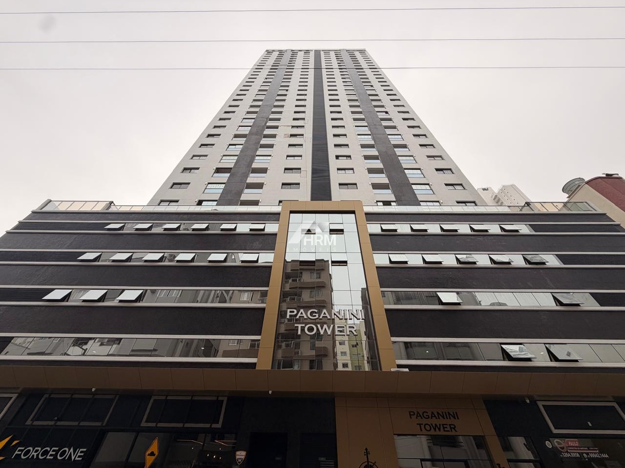 Apartamento com 04 suítes no centro de Balneário Camboriú.