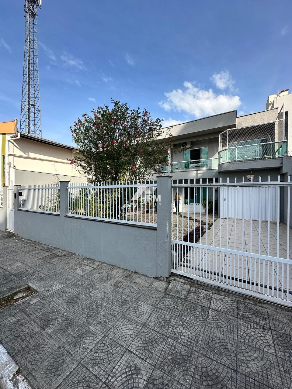 Ótima casa residencial ou comercial, toda documentada. Com 287,87 m² de área construída e 344,96 m²