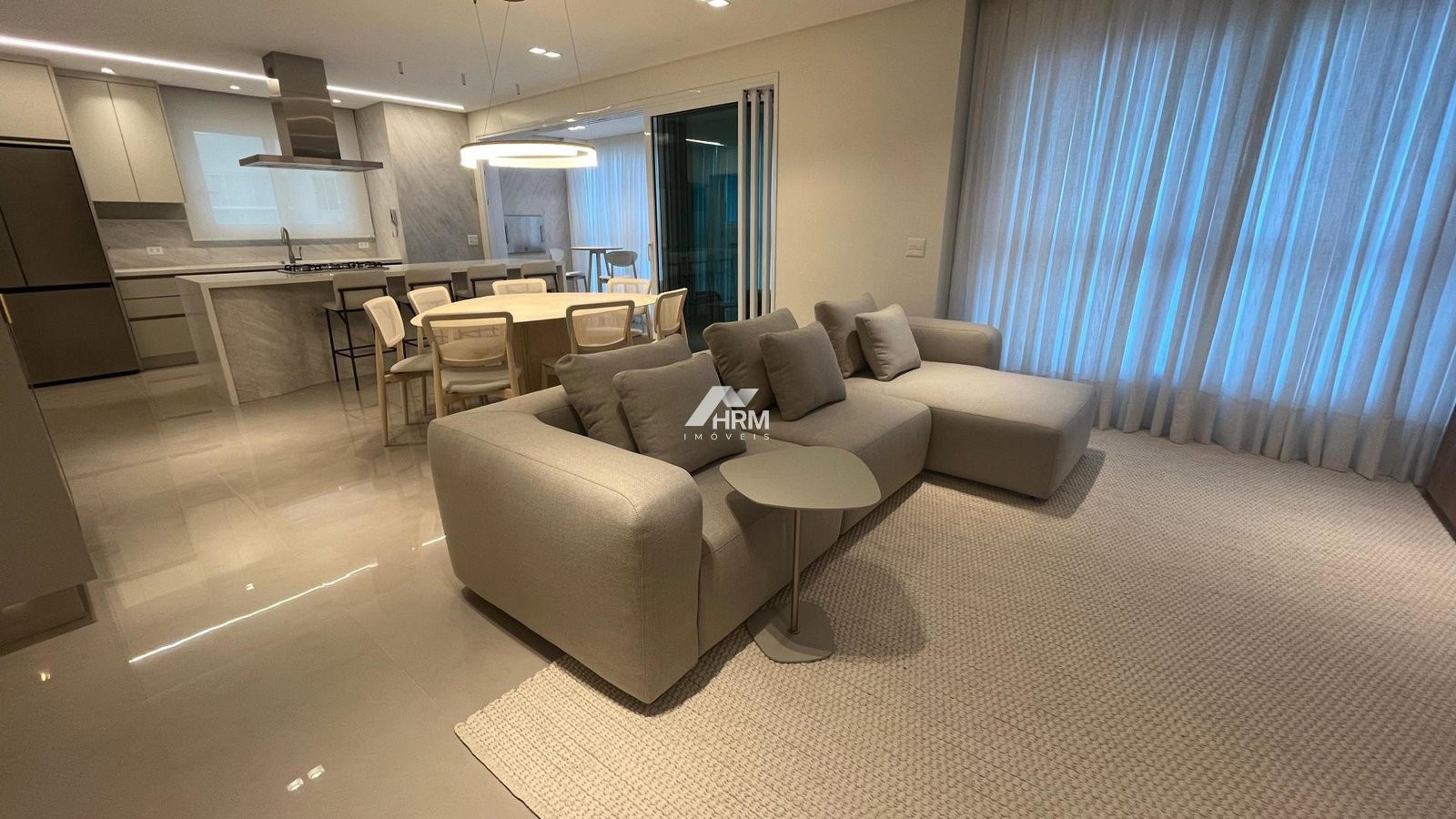 Apartamento Vista Mar Com 04 Suítes, Bairro dos Pioneiros em Balneário Camboriú.