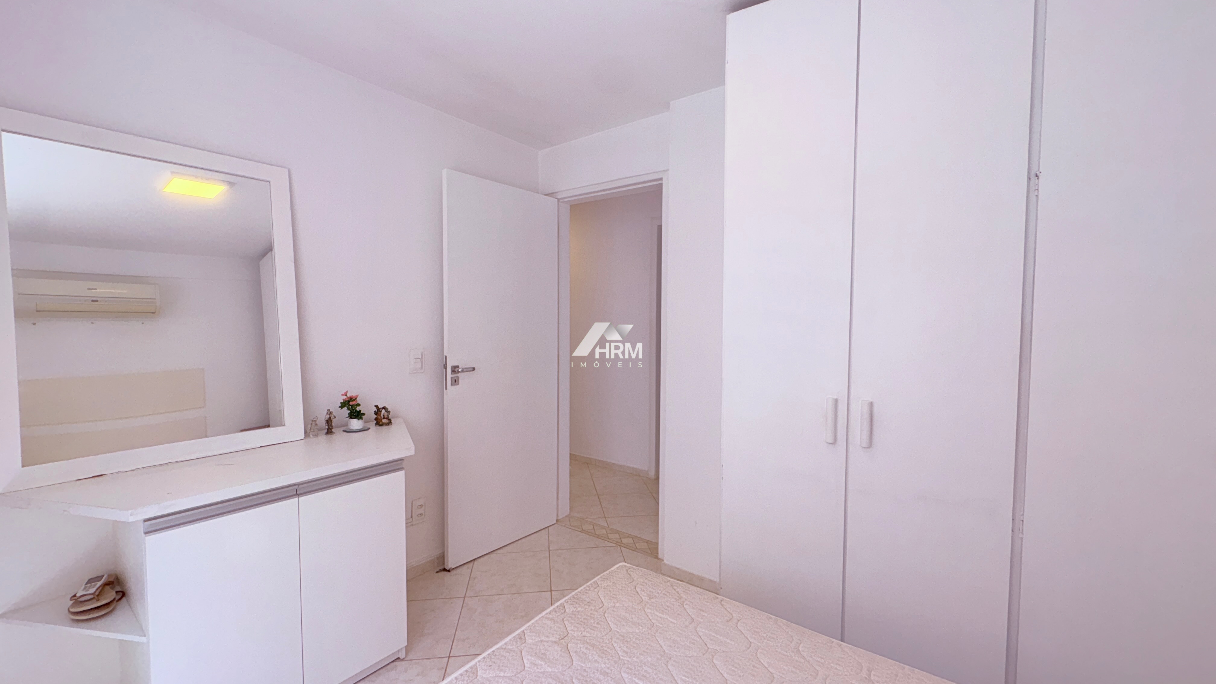 Apartamento com 3 dormitórios a 180 metros do mar na Barra Sul, Balneário Camboriú