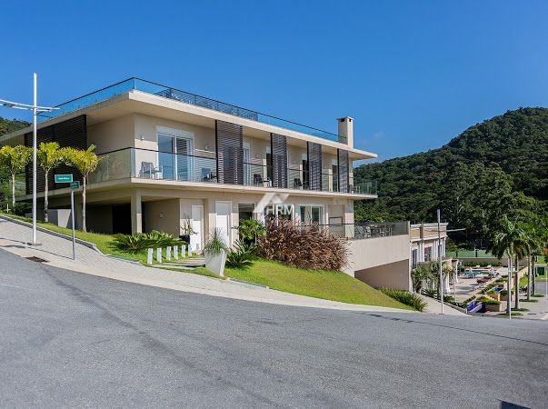 Casa Com Vista Panorâmica e Com Móveis Planejados - Barra, Balneário Camboriú.