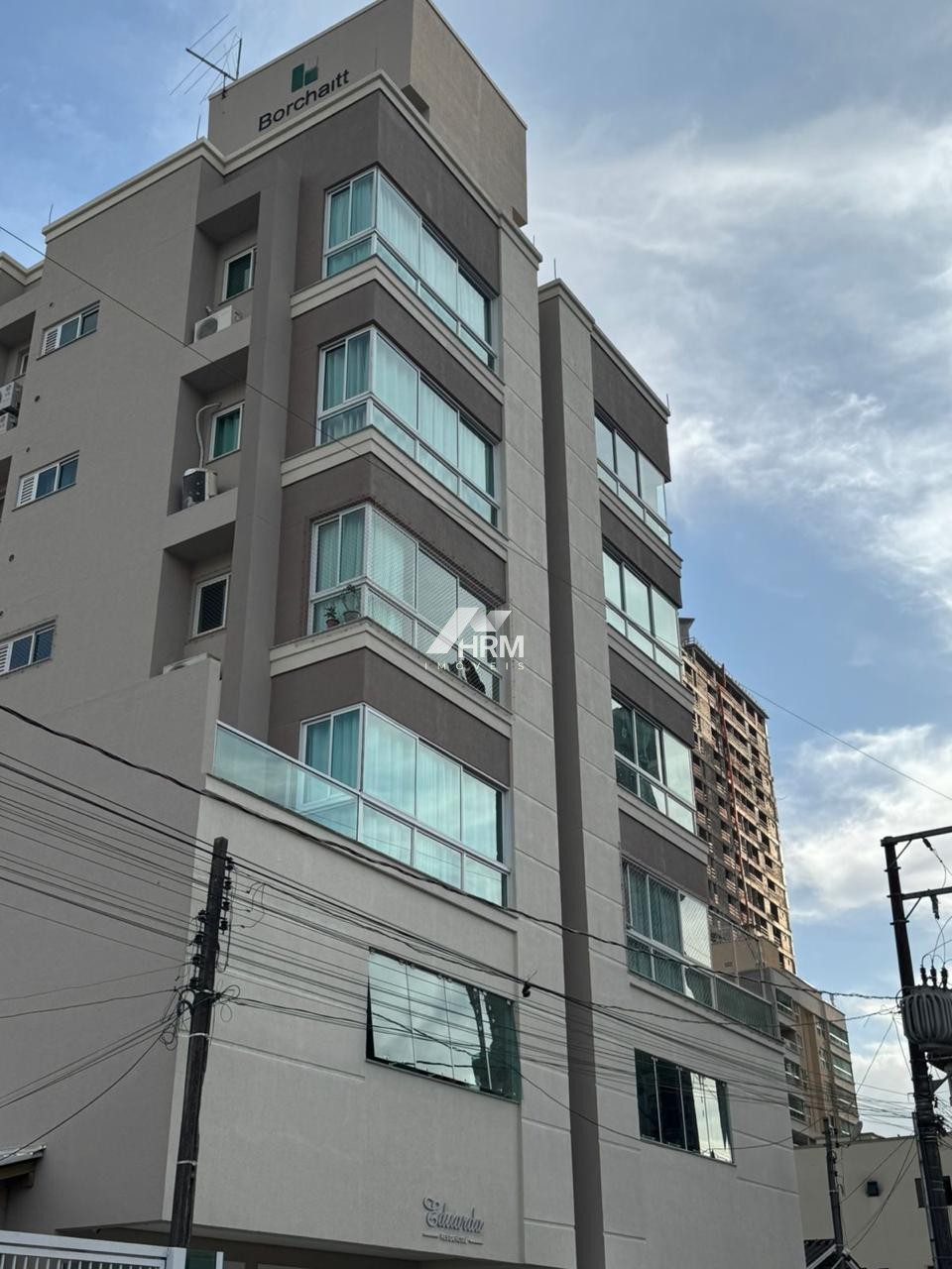 Apartamento Mobiliado, com 02 Quartos, Sendo 01 Suíte. Centro, Itapema.