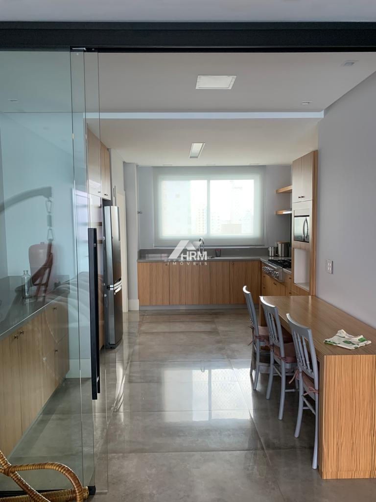 Apartamento Mobiliado, 03 Suítes no Centro de Balneário Camboriú.