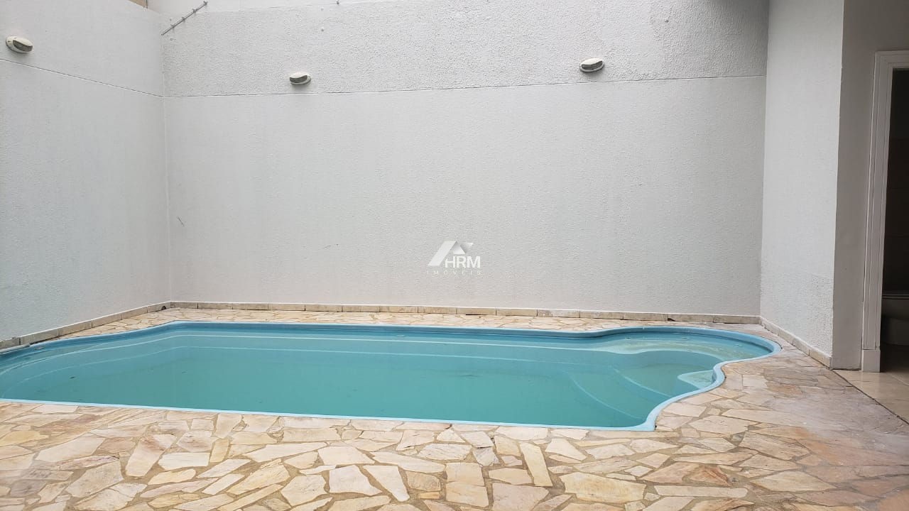 Casa com 05 Quartos e Piscina, Bairro das Nações, Balneário Camboriú