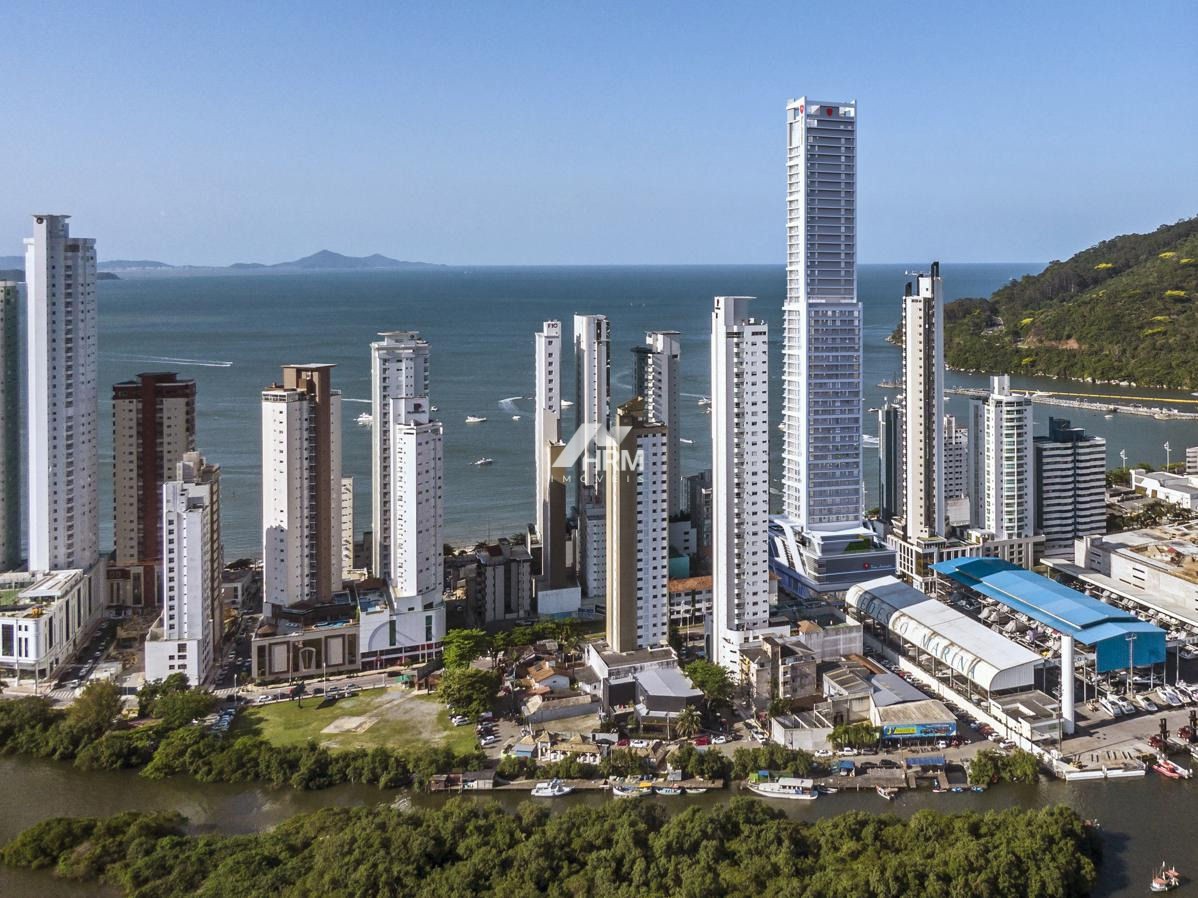 Apartamento, 03 suítes e 05 banheiros em Balneário Camboriú