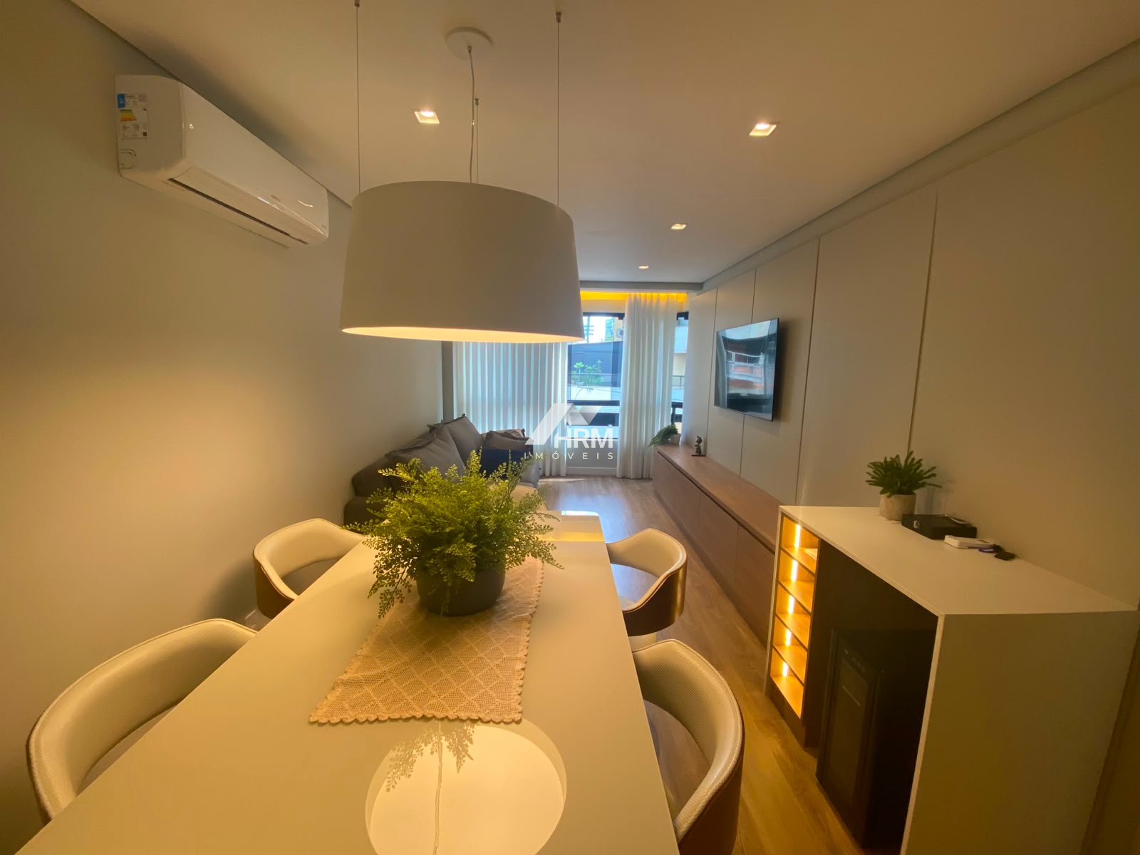 Apartamento de 03 quartos, Centro, Balneário Camboriú-SC.