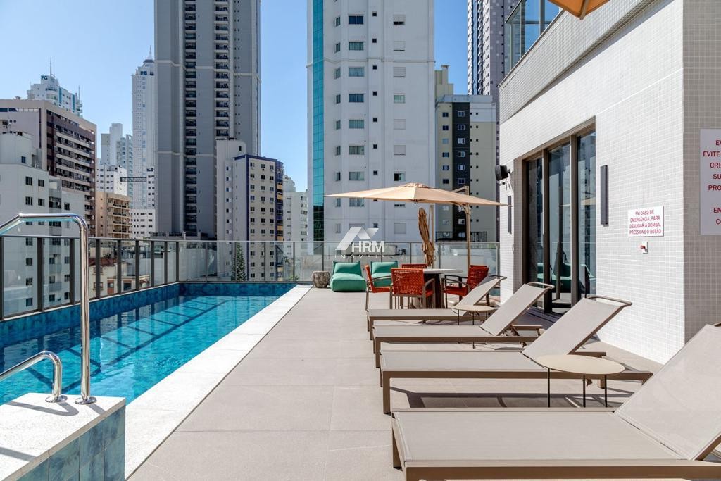 Apartamento com Vista Panorâmica e Móveis Planejados. Centro, Balneário Camboriú.