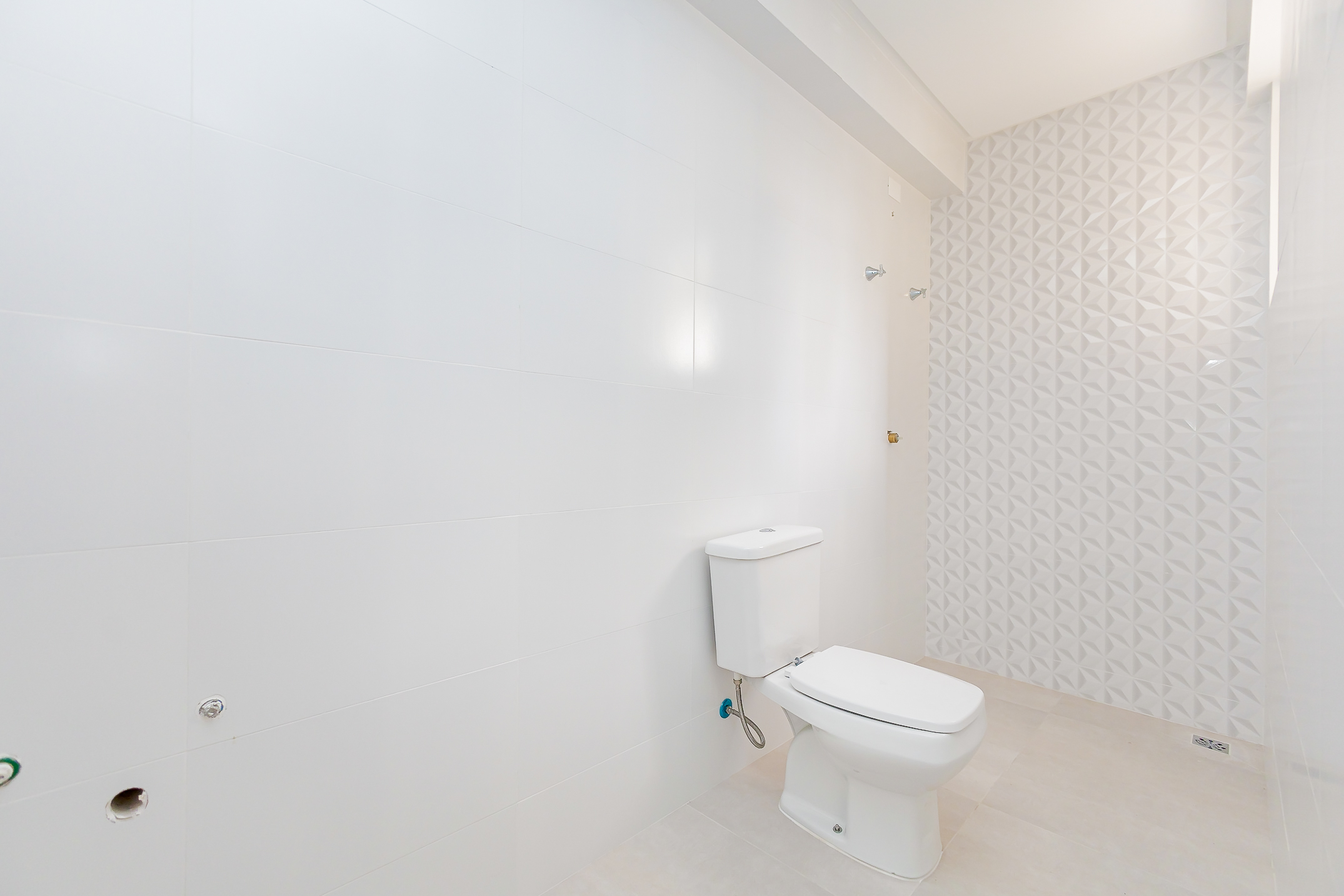 Apartamento com 3 suítes e 4 banheiros - Meia Praia, Itapema - SC
