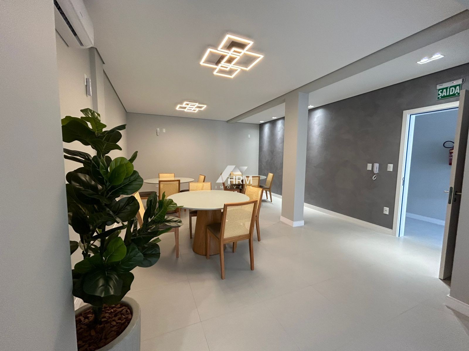 Apartamento de 03 Quartos, sendo 01 suíte. Em Camboriú-SC.