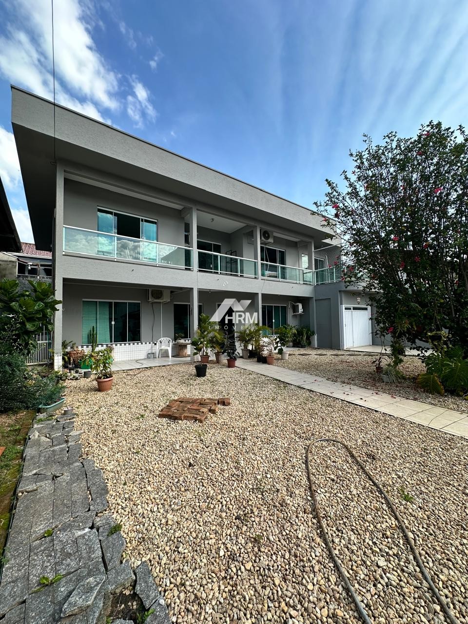 Ótima casa residencial ou comercial, toda documentada. Com 287,87 m² de área construída e 344,96 m²