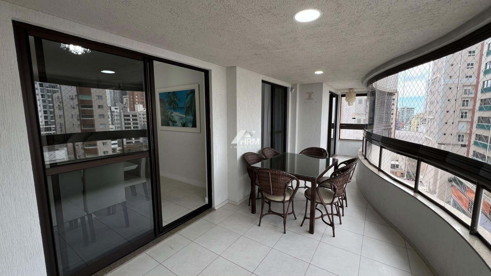 Apartamento mobiliado e com 02 suítes - Centro, Balneário Camboriú.