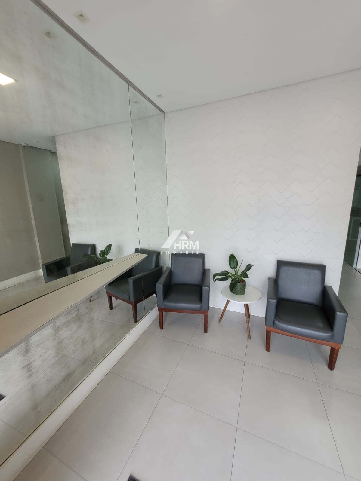 Apartamento com 02 quartos, 01 vaga de garagem. Camboriú - SC