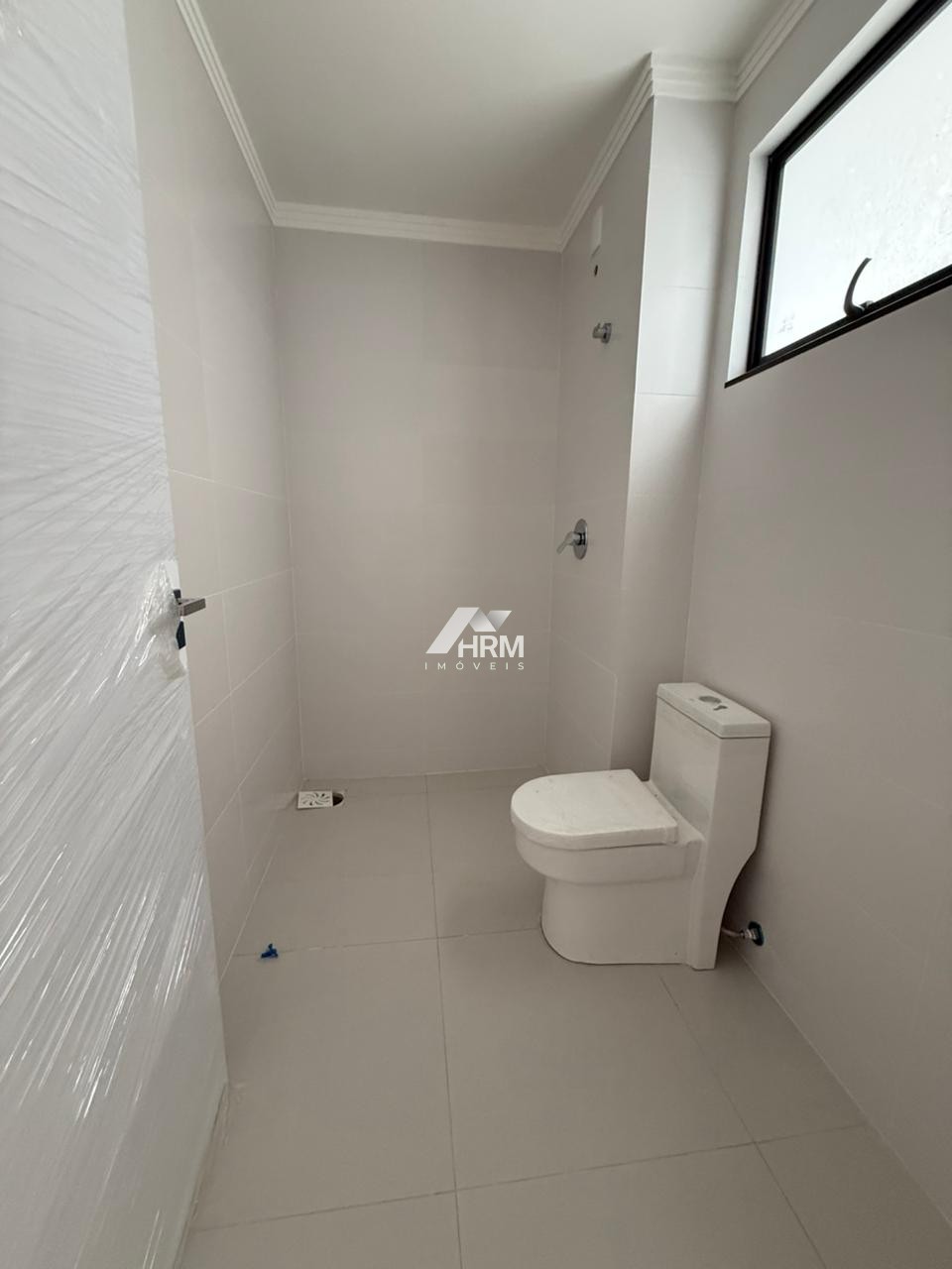 Apartamento à venda de 03 quartos, sendo 02 suítes. Camboriú-SC