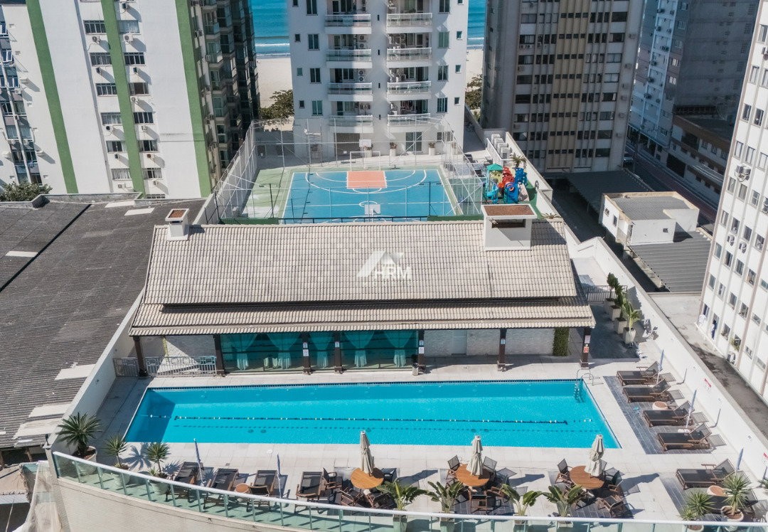 Apartamento de 03 Suítes na Av. Atlântica, Balneário Camboriú.