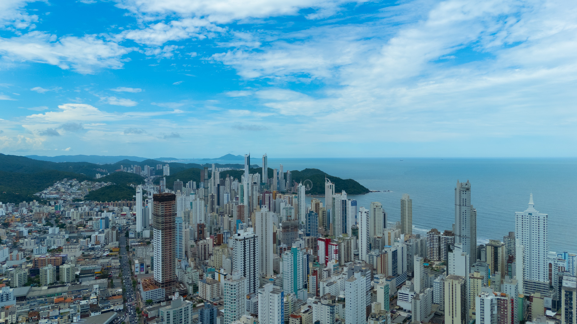 Mercado imobiliário de Balneário Camboriú: por que a cidade se tornou um dos metros quadrados mais caros do Brasil