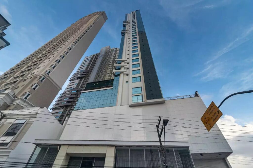 Apartamento 4 Suítes no Marina Beach Tower – Barra Sul